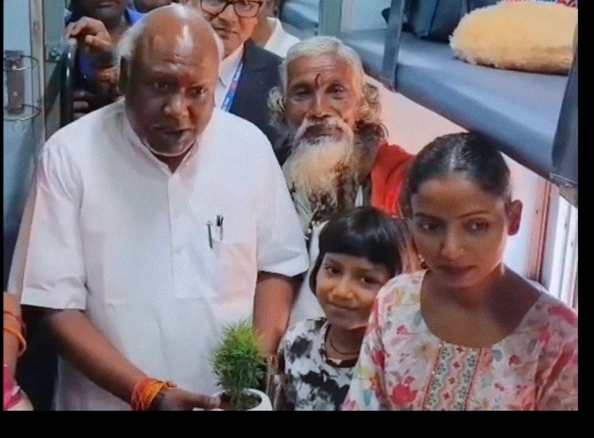 नई ट्रेन : छत्तीसगढ़ से नईदिल्ली के लिए एक और ट्रेन शुरू, हफ्ते में दो दिन चलेगी अंबिकापुर-निजामुद्दीन एक्सप्रेस, सांसद ने दिखाई हरी झंडी