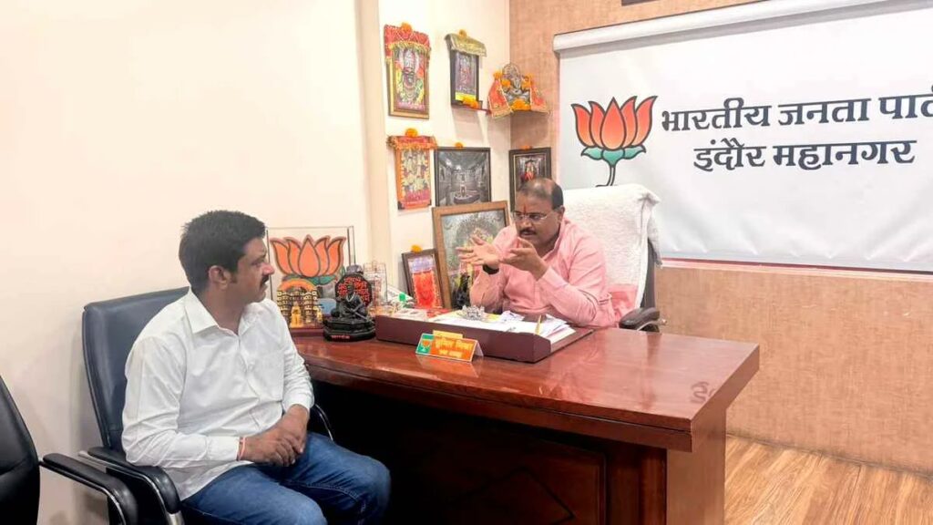भाजपा अध्यक्ष ने मंडल अध्यक्ष को दिया नोटिस, गरबा उत्सव के दौरान नाबालिग लड़की से अभद्रता का मामला