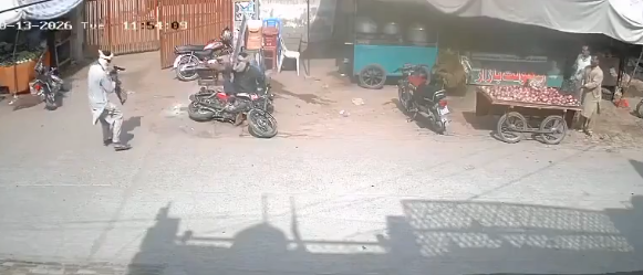 VIDEO लश्कर के शीर्ष कमांडर की सरेआम गोली मारकर हत्या..एक बंदूक ने धोखा दिया तो दूसरी बंदूक से उड़ाया, इंडियंस बोले वेलडन