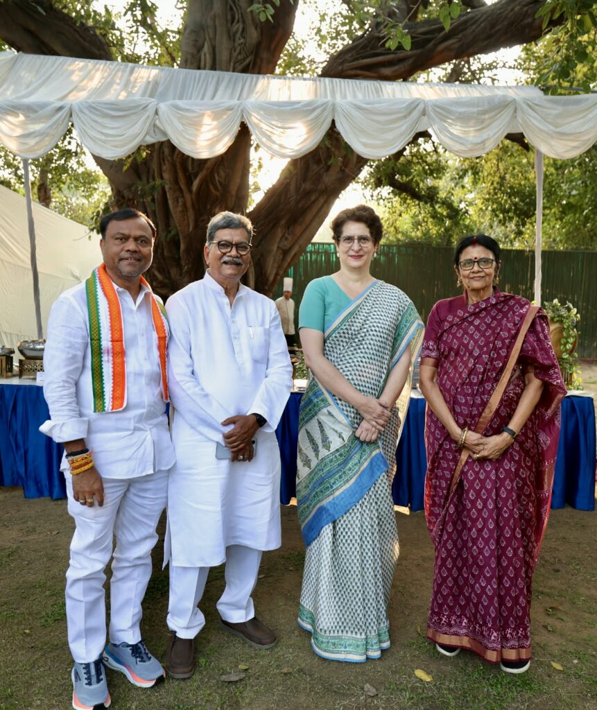 नेता प्रतिपक्ष डॉ.चरणदास महंत प्रियंका सोनिया गांधी से मिले, प्रदेश अध्यक्ष दीपक बैज एवं कोरबा सांसद ज्योत्सना महंत भी साथ थे