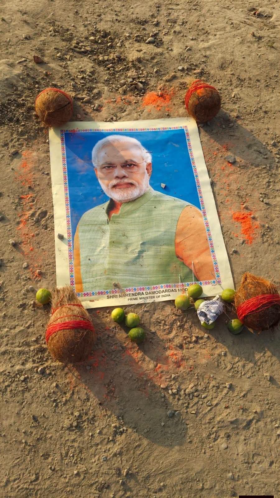 पीएम मोदी पर जादू टोना, सरजू नदी के किनारे पाई गई तस्वीर, मुकदमा दर्ज, व्यक्ति की तलाश शुरू