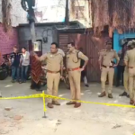 VIDEO Triple Murder : बाउंड्री वॉल के विवाद में दिन-दहाड़े हुई फायरिंग, पिता-पुत्र और उनके रिश्तेदार की मौत