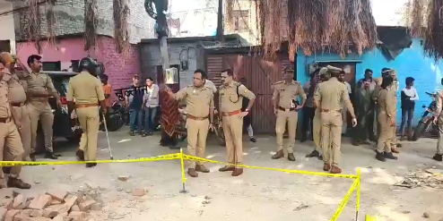 VIDEO Triple Murder : बाउंड्री वॉल के विवाद में दिन-दहाड़े हुई फायरिंग, पिता-पुत्र और उनके रिश्तेदार की मौत