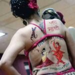 Raas Garba : नवरात्रि पर युवतियों और महिलाओं की ड्रेस वायरल हुई, देखिए विवादों में आई वायरल तस्वीरें