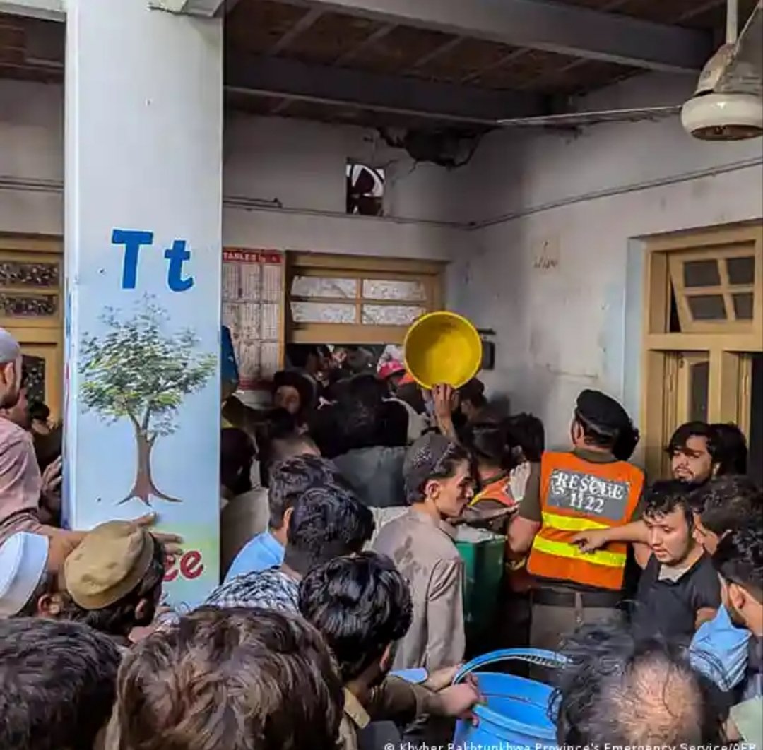 पाकिस्तान में दर्दनाक हादसा, पेशावर में प्राइवेट स्कूल की छत गिरने से 27 छात्रों और एक टीचर की मौत से पसरा मातम