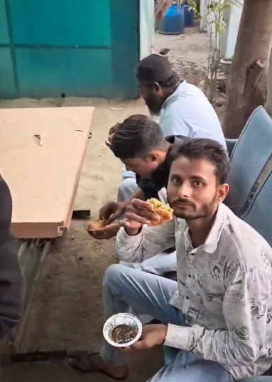 Jantar Mantar Protest जेल की पुड़ियां तोड़ी प्रदर्शनकारियों ने, पुलिस ने डिटेन रखने के दौरान चाय पानी के साथ ख्याल रखा, देखिए वीडियो