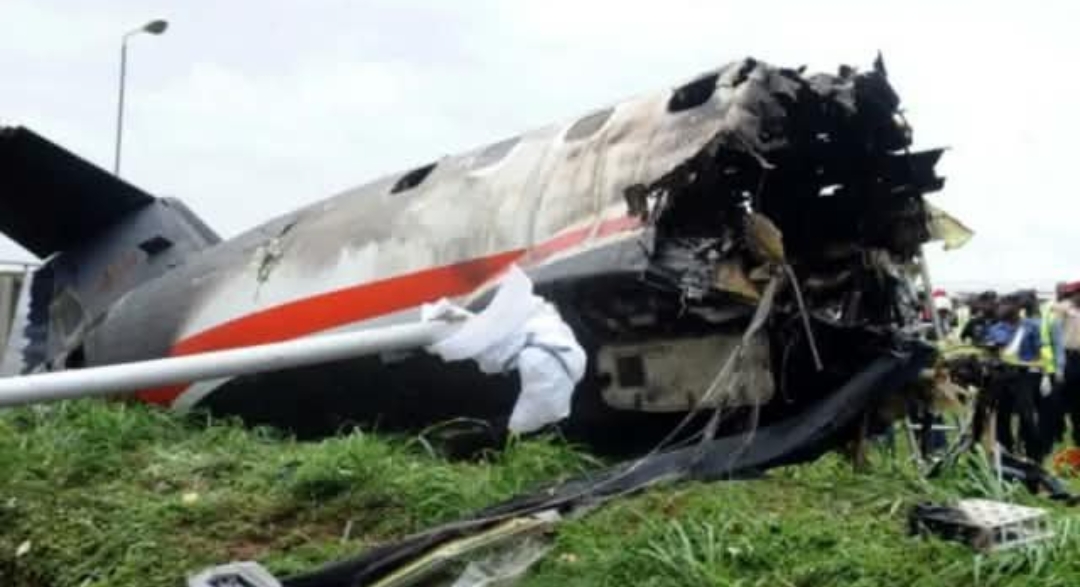 Military Aircraft Crash: क्रू मेंबर्स समेत 32 यात्रियों की मौत, वायु सेना का विमान क्रैश, देखिए खौफनाक वीडियो