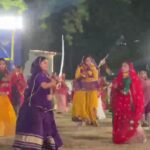 नवरात्रि पर तलवार रास, राजकोट के राजवी पैलेस में रानियों ने जीप में बैठकर किया शक्ति शौर्य का प्रदर्शन, खेला तलवार रास, देखिए वीडियो