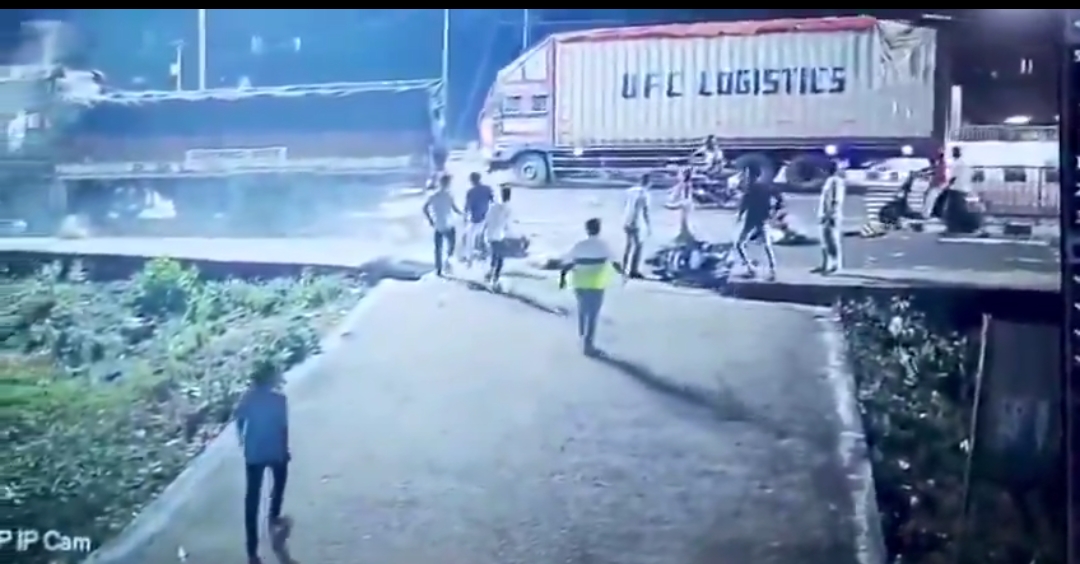 VIDEO ओडिशा में तेज रफ्तार ट्रक का कहर, तीन की मौत, 10 घायल, छह गंभीर, खौफनाक वीडियो देखिए