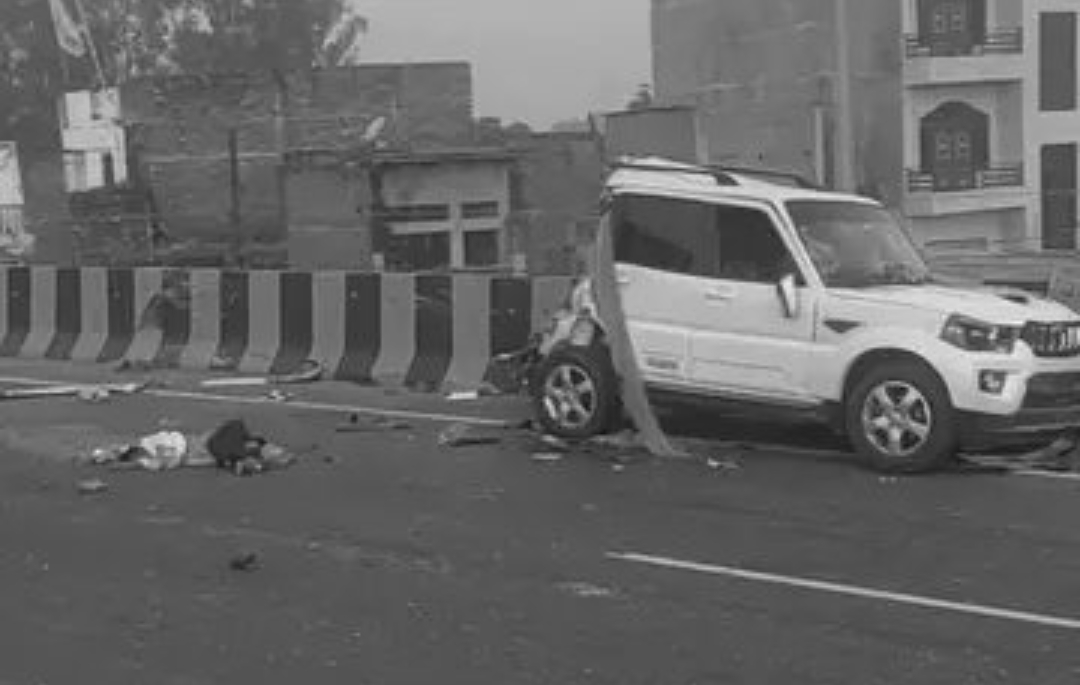 दर्दनाक : बेकाबू ट्रक ने एसयूवी स्कॉर्पियो को टक्कर मारी, कार सवार चार लोग सेल्फी ले रहे थे, सभी की मौत