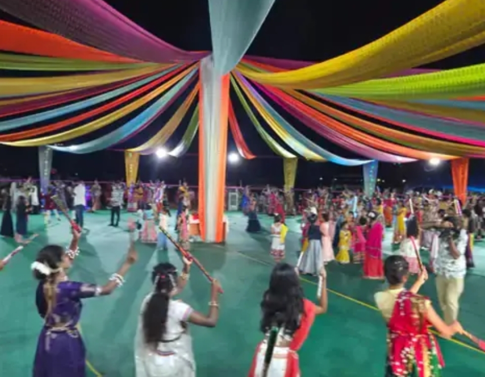 VIDEO : जहां गरजती थीं बंदूकें, वहां गूँजा रास गरबा..थिरके कदम, सुकमा में पहली बार महिला कमांडोज ने खेला गरबा