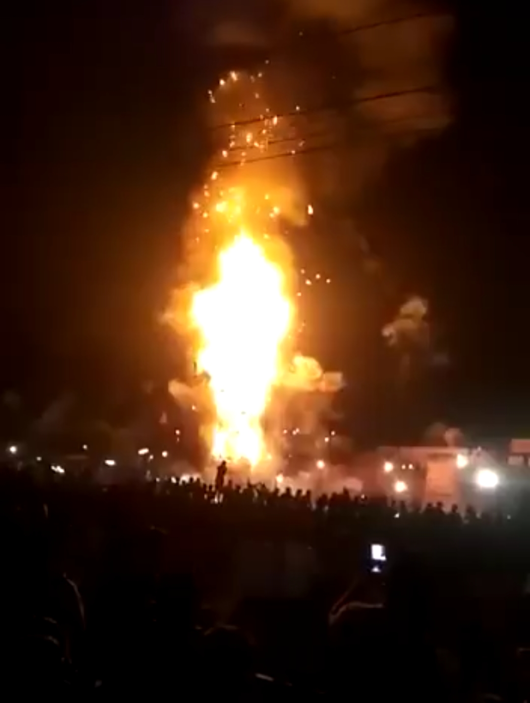 VIDEO रावण जल रहा था और मौत पटरियों पर दौड़ते आ गई, 61 जिंदगियां लील गई और 90 घायल हुए.. देखिये जश्न की वह रात कैसे मातम में बदल गई!
