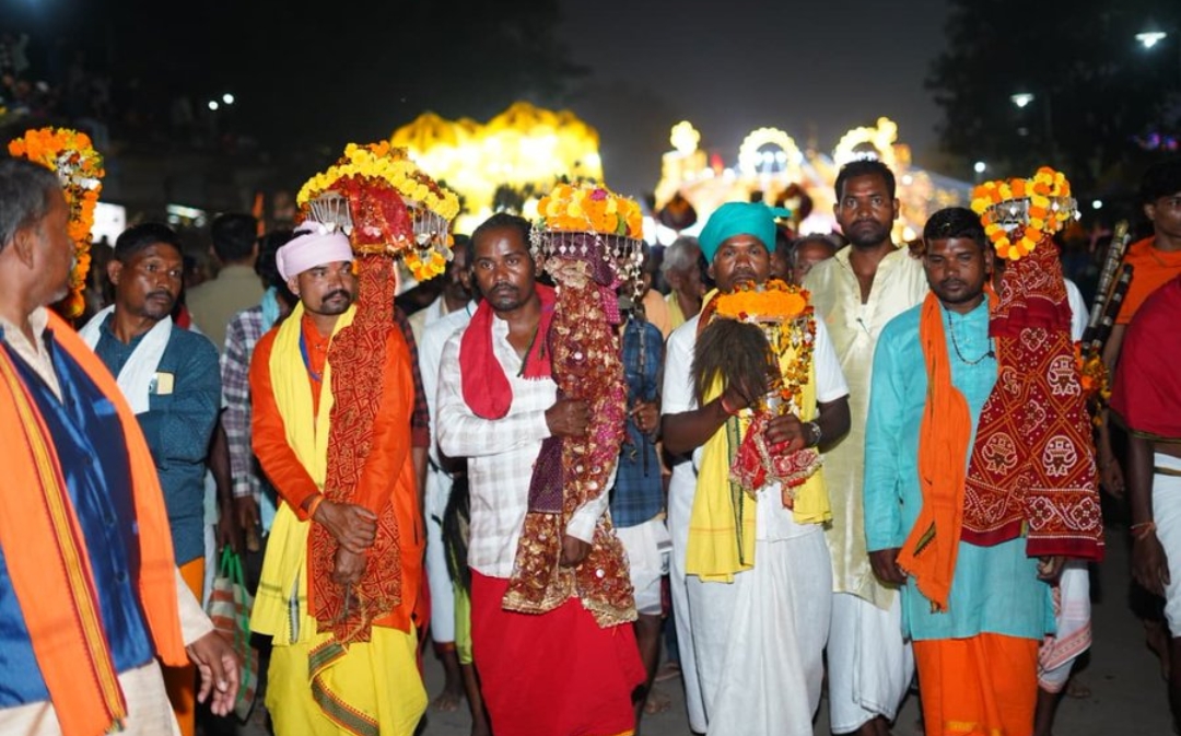 Bastar Dussehra : नक्सल बंदिश खत्म, बस्तर दशहरा में पड़ोसी राज्यों से भी पहुंचे 1000 देवी-देवता, पहले नक्सलियों ने रोक लगा रखी थी आने पर, लगती है रोज हाजिरी