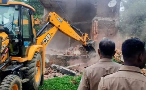 भू माफिया पर सरगुजा कलेक्टर आइएएस अजीत वसंत की बड़ी कार्यवाही, 30 अवैध कब्जे ध्वस्त, 200 कब्जाधारियों को नोटिस