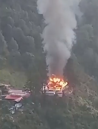 VIDEO : भगवती शक्तिपीठ में आग लगी, पारंपरिक लकड़ी की नक्काशी जलकर राख, देवी भगवती ने इसी जगह राक्षस निशुंभ का वध किया था!
