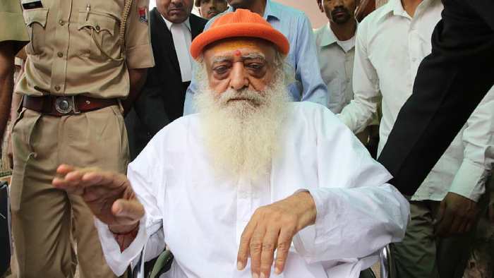 छत्तीसगढ़: रघुनाथपुर के आत्मानंद स्कूल में आसाराम से जुड़ी किताबें बांटने पर प्रिंसिपल महेश प्रजापति निलंबित