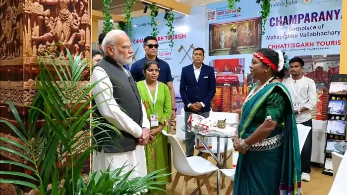 भारत पर्व 2026: एकता नगर में पीएम मोदी ने देखा छत्तीसगढ़ का स्टॉल, बस्तर-नारायणपुर के शिल्पकारों की सराहना