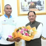 एशियन गेम्स 2026 में कांस्य जीतने वाले जशपुर के अनिमेष कुजूर से मिले सीएम साय, कहा- पूरे छत्तीसगढ़ के लिए गर्व की बात