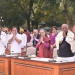 Mock parliament दिल्ली में सजी माक संसद, पूर्व लोकसभा अध्यक्ष मीरा कुमार ने की अध्यक्षता, मोदी ने पहुंचकर सबको हतप्रभ किया ?