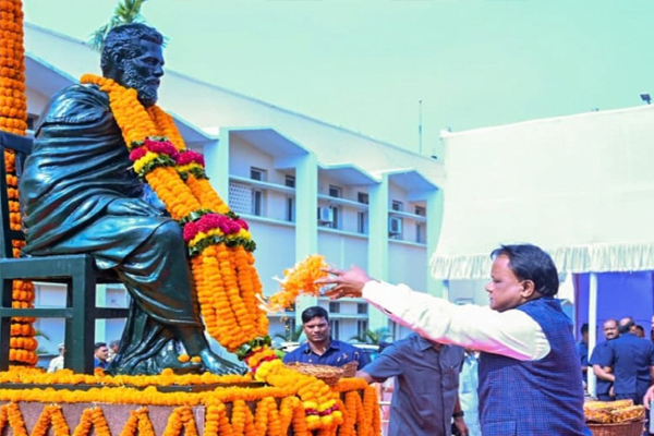 ओडिशा में ‘उत्कलमणि’ गोपबंधु दास की 149वीं जयंती पर उन्हें श्रद्धांजलि दी गई