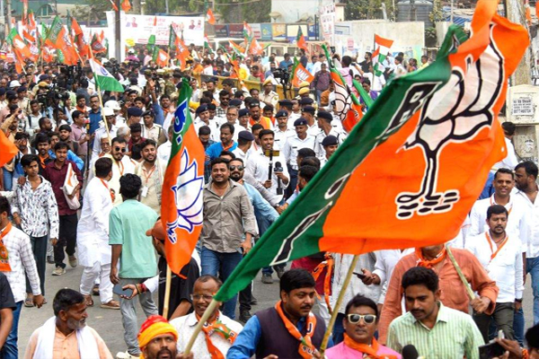 भाजपा ने विपक्ष के खिलाफ ‘लोकतंत्र बचाओ, अराजकता हटाओ’ पदयात्रा निकाली