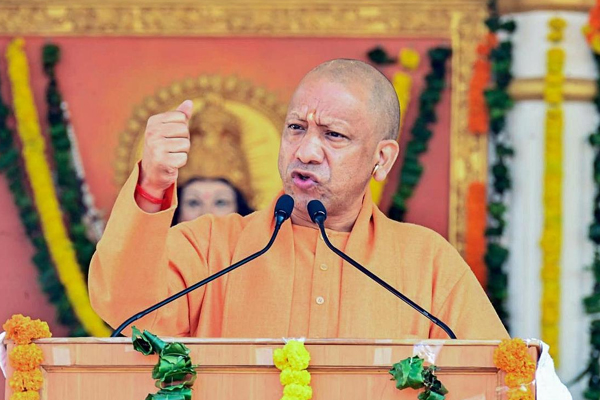 नारी के सम्मान, स्वाभिमान और गरिमापूर्ण जीवन के लिए सर्मिपत है सरकार: आदित्यनाथ