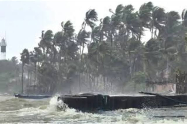 चक्रवात ‘अर्नब’ के प्रभाव से ओडिशा में भारी बारिश, कल आंध्र प्रदेश तट पर दस्तक का अनुमान