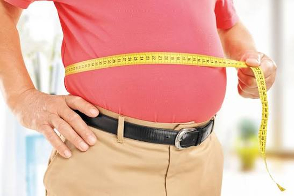 Health Alert: बढ़ती उम्र में कितनी खतरनाक है शरीर में जमा चर्बी? जानिए इसे घटाने का सबसे आसान तरीका