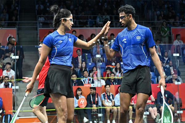 मुख्यमंत्री विजय ने स्क्वाश खिलाड़ियों जोशना और शमीना को 30-30 लाख रुपये देने की घोषणा की