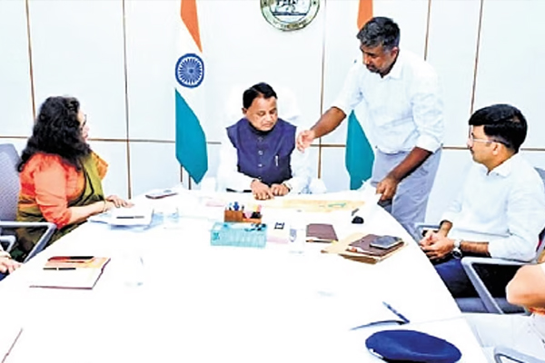 मुख्यमंत्री माझी ने पुरी में परियोजनाओं को समय पर पूरा करने का निर्देश दिया