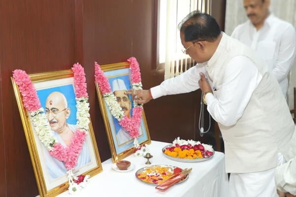 सत्य, अहिंसा और सादगी के आदर्श हमें राष्ट्रसेवा की प्रेरणा देते रहेंगे : मुख्यमंत्री