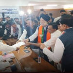 केंद्रीय मंत्री हरदीप सिंह पुरी ने राज्यसभा उपचुनाव के लिए नामांकन दाखिल किया