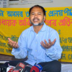 असम: बाढ़ प्रभावित परिवारों को मुआवजे का आश्वासन मिलने के बाद गोगोई का धरना समाप्त