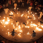 Mashaal Raas Garba : जलती आग के बीच गरबा करते हैं युवा, अधूरी है नवरात्रि इसे देखे बगैर