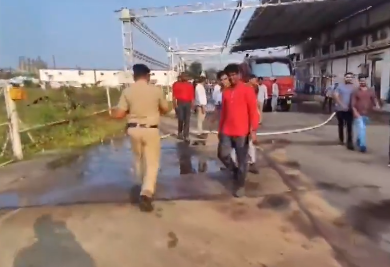 VIDEO पारले-जी बिस्कुट फैक्ट्री में लगी आग, आठ से अधिक दमकल वाहन मौके पर पहुंचे