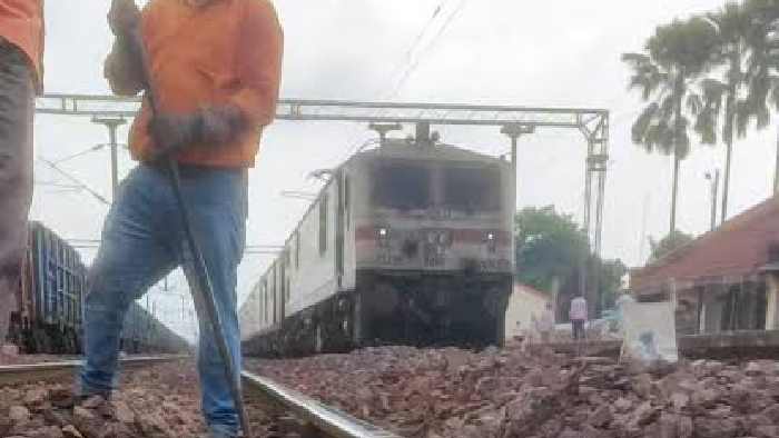 रेलमंत्री अश्विनी वैष्णव के दौरे से पहले रायपुर रेलवे स्टेशन की बदली तस्वीर, पटरी से प्लेटफॉर्म तक तेज हुई तैयारी