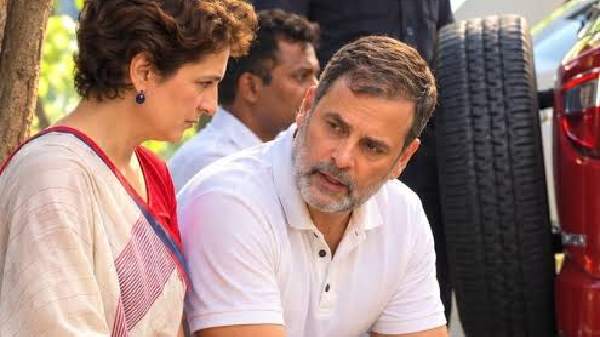 दिल्ली में राहुल-प्रियंका के खिलाफ FIR: पुलिस के साथ धक्का-मुक्की और सरकारी काम में बाधा का आरोप
