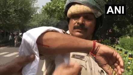 दिल्ली में CJP प्रदर्शन के दौरान बवाल, पुलिस पर पथराव में दो जवान घायल; 500 प्रदर्शनकारी हिरासत में