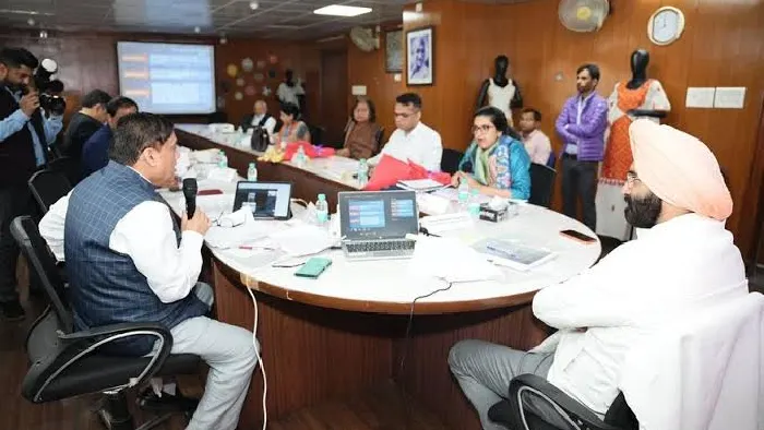 दिल्ली खादी कौशल विकास योजना: 1,790 युवाओं को मिलेगी मुफ्त ट्रेनिंग, रोजाना ₹400 वजीफा और भोजन; जानें आवेदन का तरीका